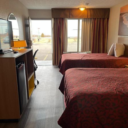 Days Inn & Suites By Wyndham Dayton North Kültér fotó