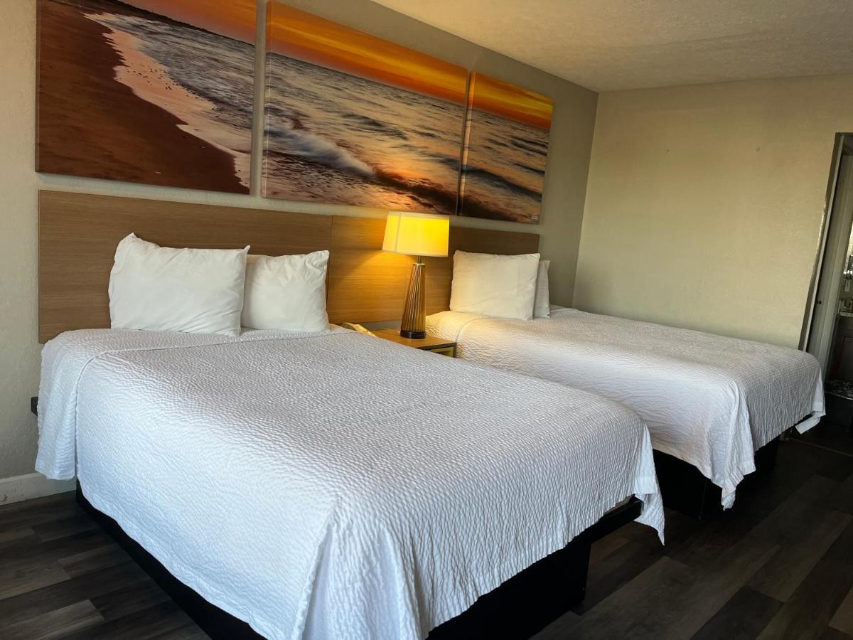 Days Inn & Suites By Wyndham Dayton North Kültér fotó
